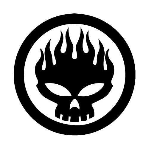 Tête de mort en feu rond noir autocollant sticker adhésif pour tous supports